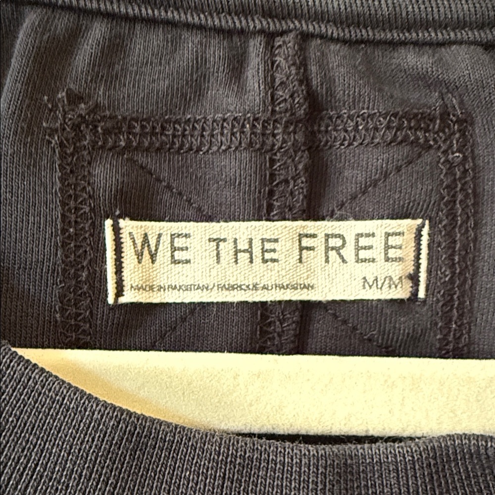 We The Free Black Short-Sleeve oversized Crewneck sweatshirt Tee - Picture 2 of 5